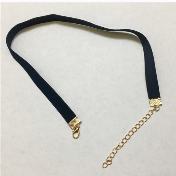(10+ In Stock) Black Velvet Choker Necklace - Picture 2 of 3