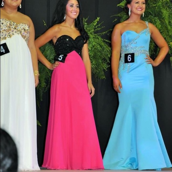 Size 0 formal gown - Picture 3 of 3