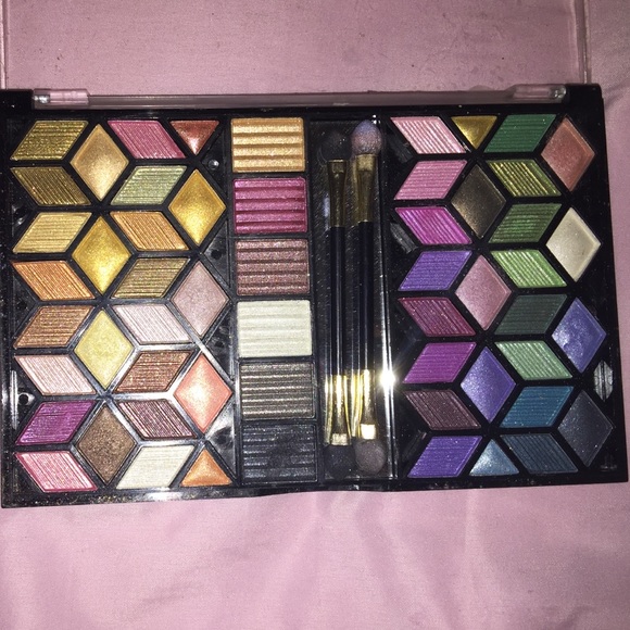 Eyeshadow - Picture 2 of 2
