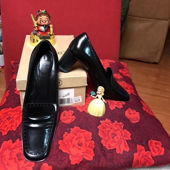 Black Closed shoes 6.5 B