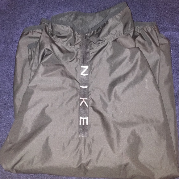 Nike Windbreaker: (Large)