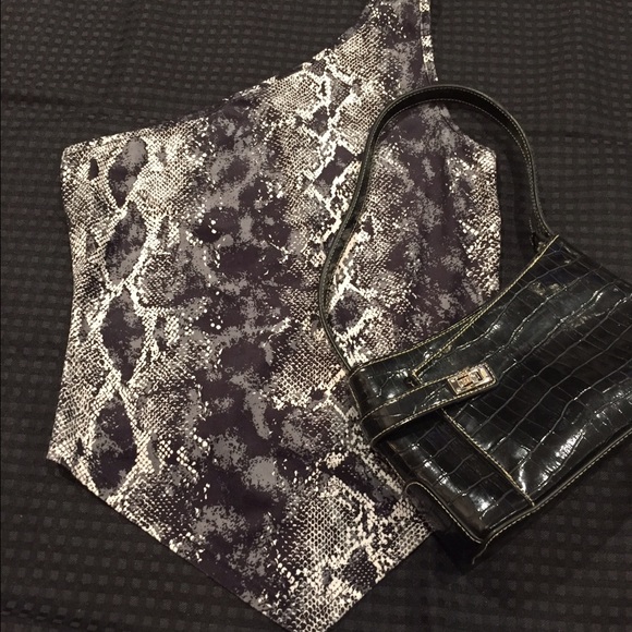 Snake print one shoulder stylish tank.
