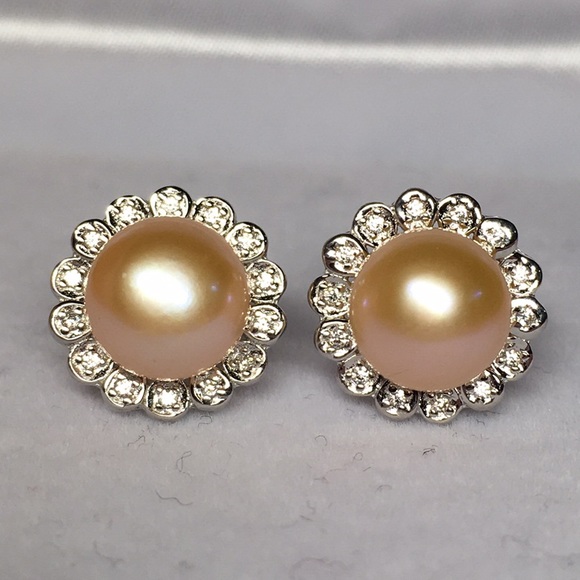 NWOT Silver Pearls Earrings