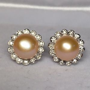 NWOT Silver Pearls Earrings