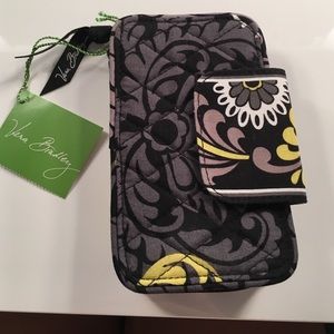 Vera Bradley smartphone wristlet baroque