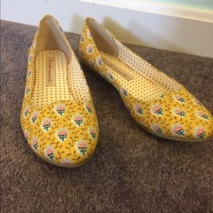 bait Mustard printed flats -- Size 8 -- NWOT
