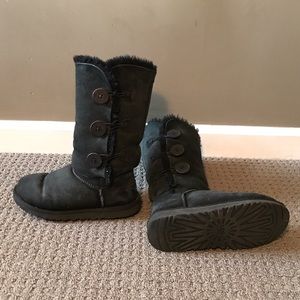 ▪️Tall Black Uggs▪️