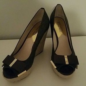 Micheal Kors wedges with bow