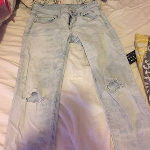 AMerican eagle skinny ripped jeans
