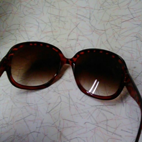 Womens Cheetah Print Sunglass - Picture 4 of 4