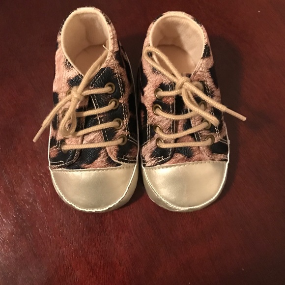 Leopard print baby shoes