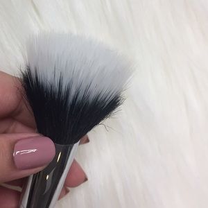 Sephora Makeup - Sephora Pro Stippling Brush #44 Sephora Makeup - Sephora Pro Stippling Brush #44