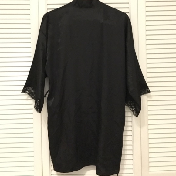 Robe - Picture 4 of 4