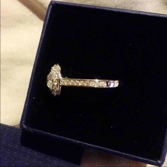 NEW SWAROVSKI RING - Picture 2 of 4