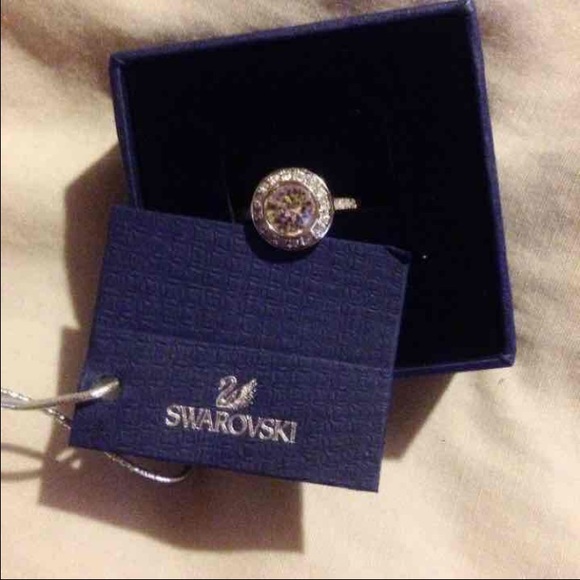 NEW SWAROVSKI RING - Picture 3 of 4