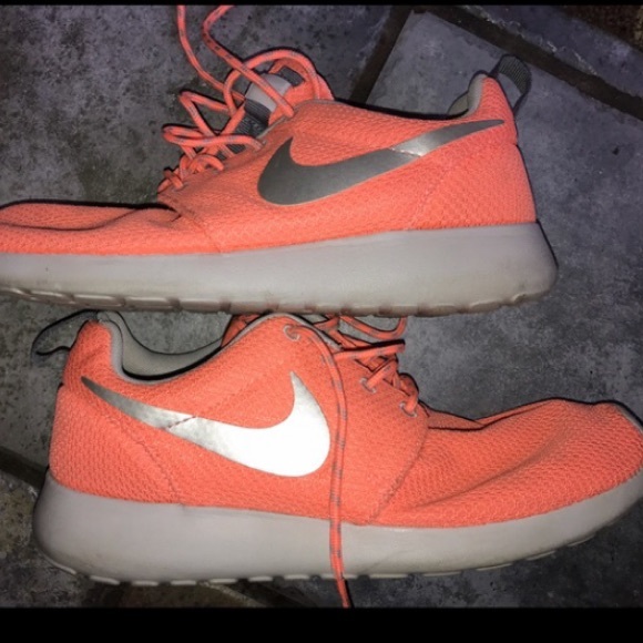 Nike roshe shoes