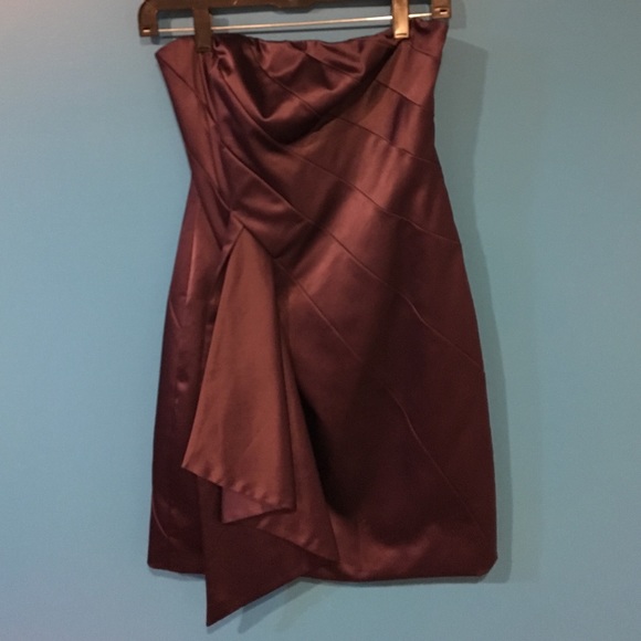 The limited strapless formal dress - Picture 3 of 5