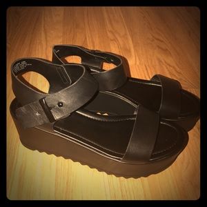 Brand New Steve Madden Black Surfside Sandals