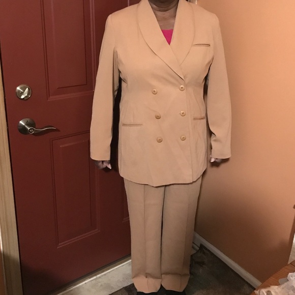 Women's Pants Suit