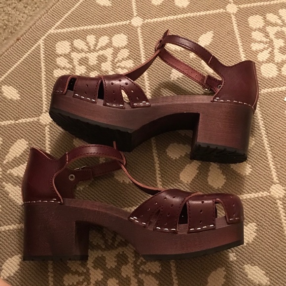 Swedish Hasbeens brown Mary Jane clogs