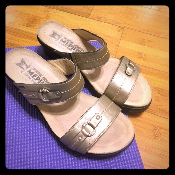 Mephisto Silver sandal Side Ons w/ Cork Footbed 36
