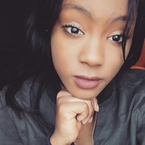 Meet your Posher, Mia