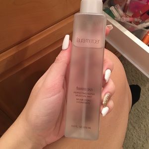 laura Mercier setting/moisturizing spray