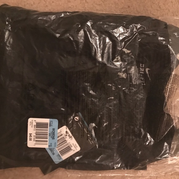 Women's Nike Dri-Fit Cropped Tee - NEW - Picture 2 of 2