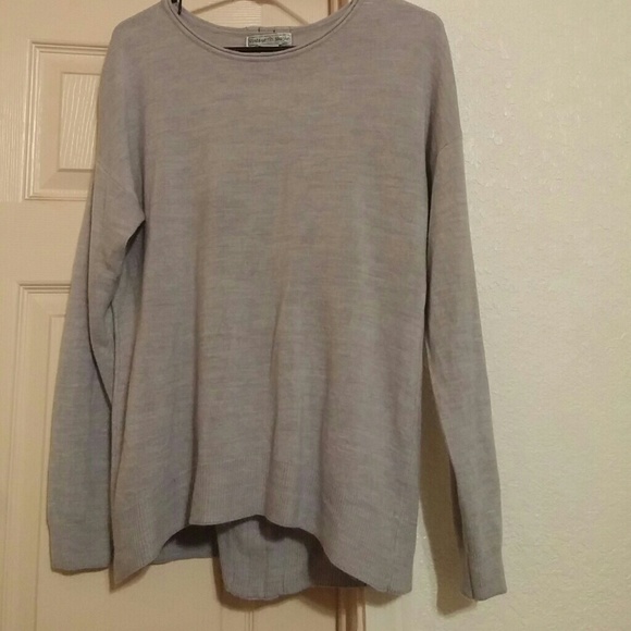 Gray sweatshirt