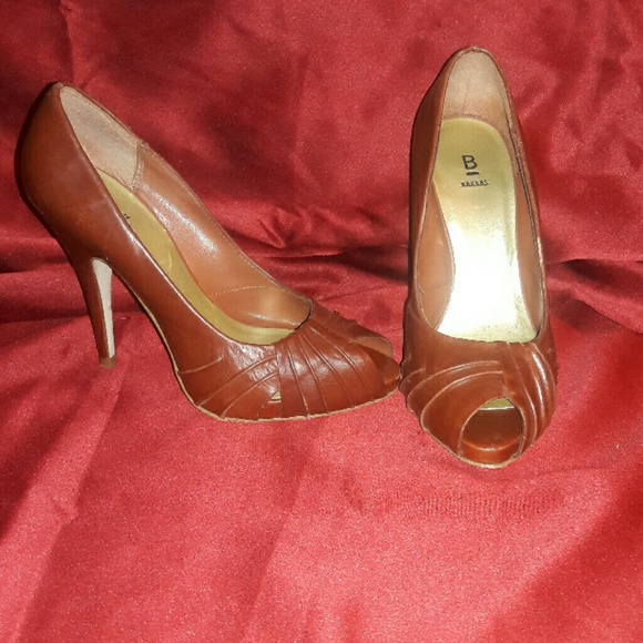 Peep toe pumps