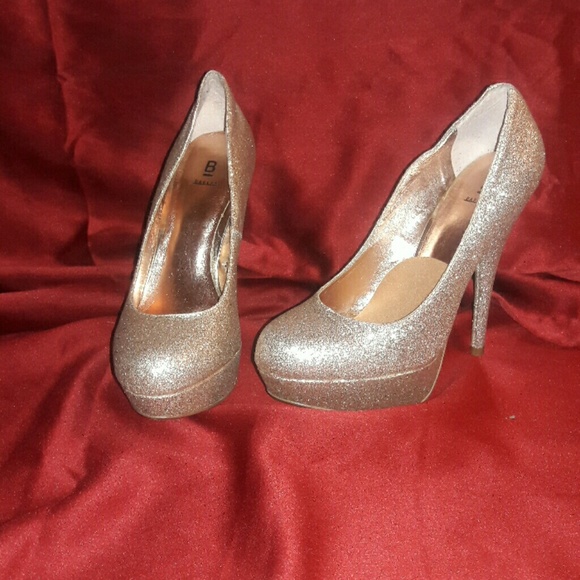 Glitzy Gold Pumps