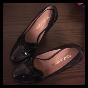 Like new Pour la Victoire patent pumps - size 6