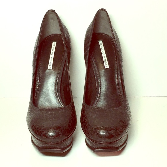Black leather snakeskin emboss platform pumps