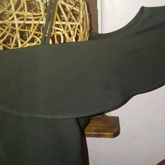 Black off the shoulder top - Picture 3 of 4