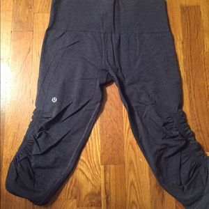 Lululemon crops size 6
