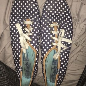 Blue and white polka-dot keds