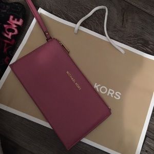 Michael kors wristlet