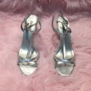 😍 Dexter cute & comfy silver sandals
