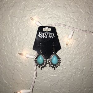 NWT BLUE STONE EARRINGS