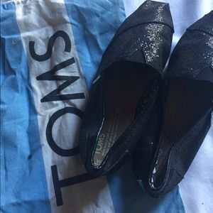 Women's size 7, black glitter Toms.
