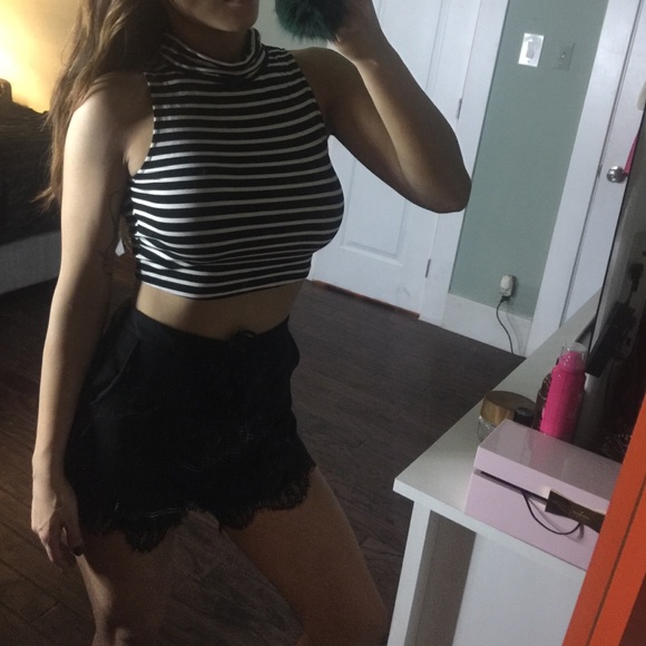 Stripe sexy backless turtle neck crop top NWT - Picture 2 of 4