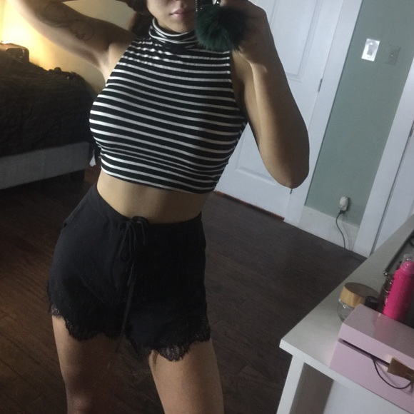 Stripe sexy backless turtle neck crop top NWT - Picture 3 of 4