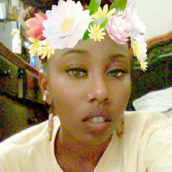 Meet your Posher, Emoni - Picture 1 of 1