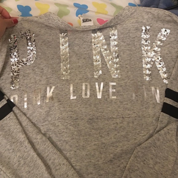 ❤️SOLD ❤️🎀PINK V Neck Bling Tshirt