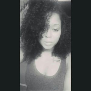 Meet your Posher, Lora