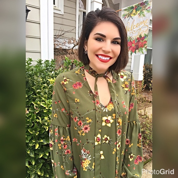 Front tie olive floral tunic! LAST ONE - Picture 4 of 4
