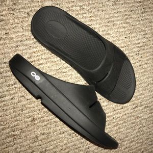 OOFOS unisex slide sandal