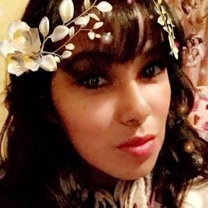 Meet your Posher, Alma