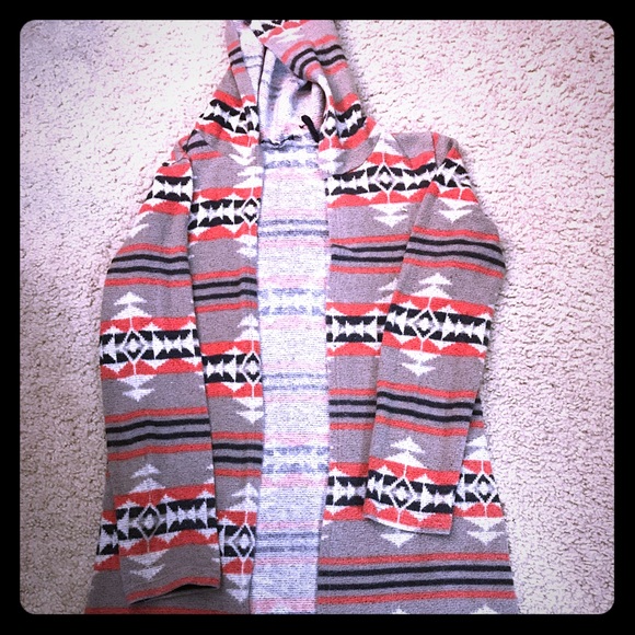 Debs quarter sleeve, hooded sweater