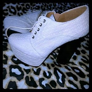 Qupid Platform lace booties